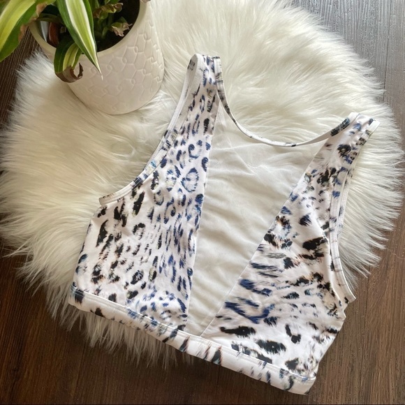 Varley Terri Crop sports Bra in Snow Leopard - Picture 3 of 5